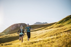 Trailrunning oberhalb von der Bergstation Motta Naluns bei Scuol.
